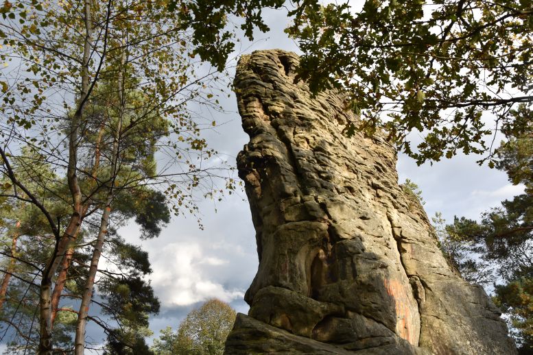 Kamień Leski koło wsi Glinne